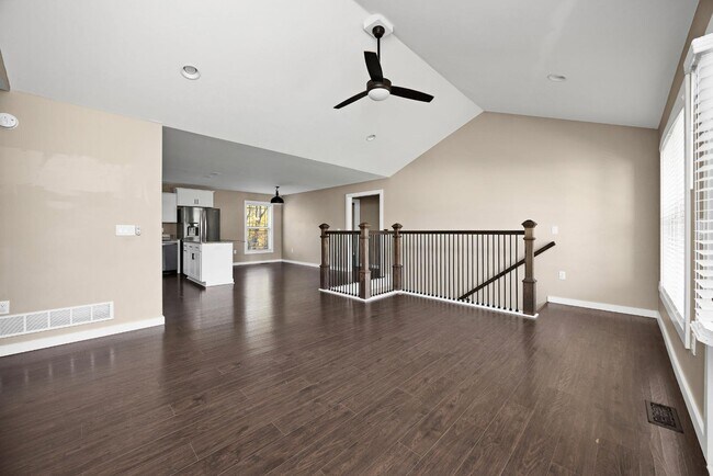 Building Photo - 369 Meadowview Dr