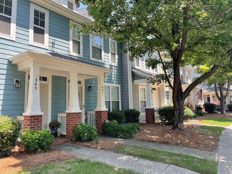 Primary Photo - 365 Hurston Cir