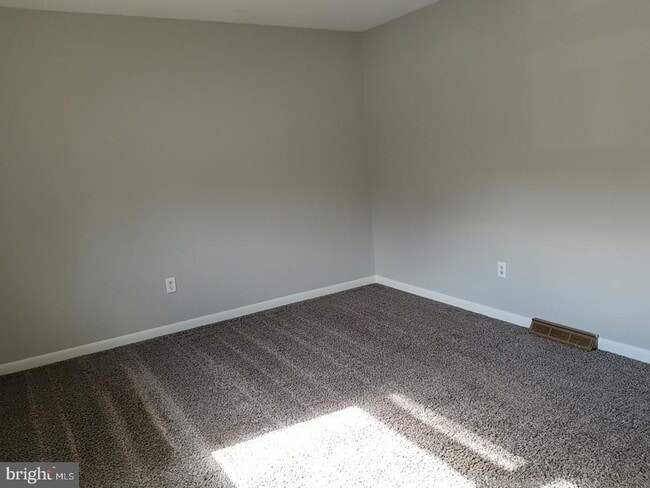 Building Photo - 142 Grand Dr