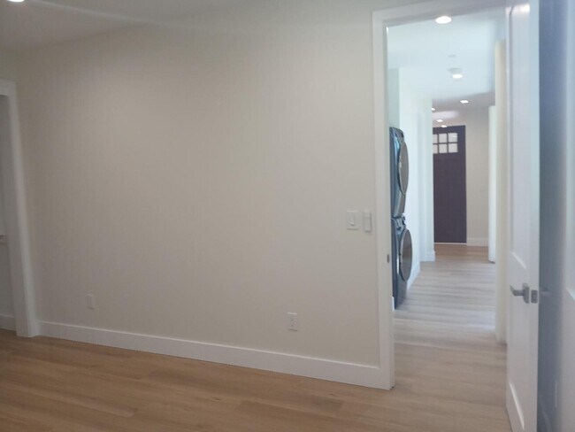 Building Photo - 523 Lancaster Way
