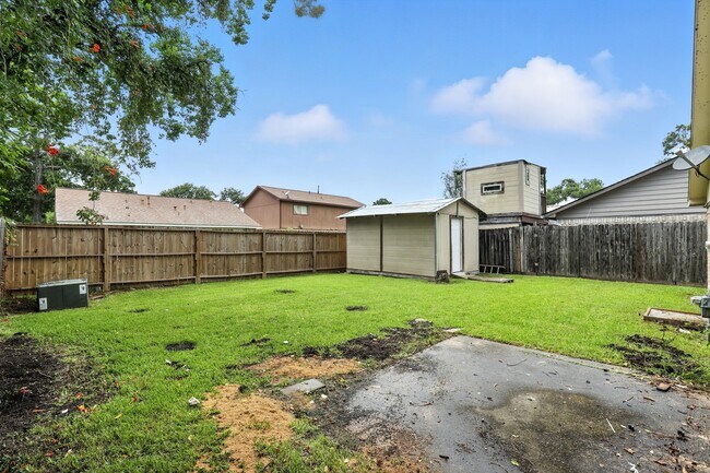 Building Photo - 8611 Valley Ledge Dr