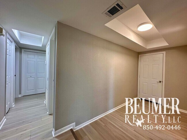 Building Photo - LEEWARD