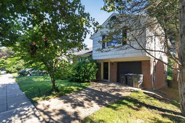 Building Photo - 3521 Yuma St NW