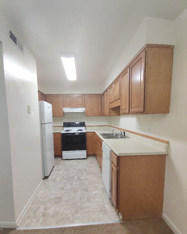 Building Photo - 600 Reusens Rd