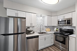 Building Photo - Hines Park Place Apartments