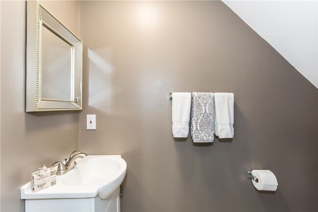 Building Photo - ****Providence – Eastside/Fox Point Single Family - $2,550****