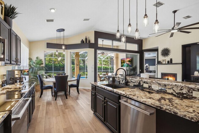 Building Photo - 1020 W Rollingwood Ct