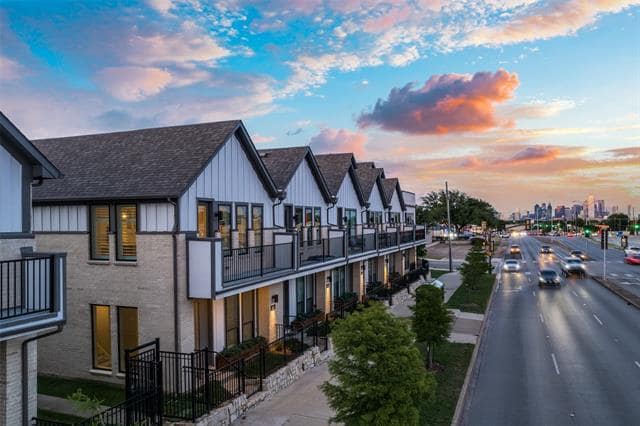 Building Photo - 2220 Rook Dr