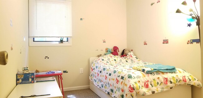 Building Photo - Convenient and Affordable N.Bethesda Condo