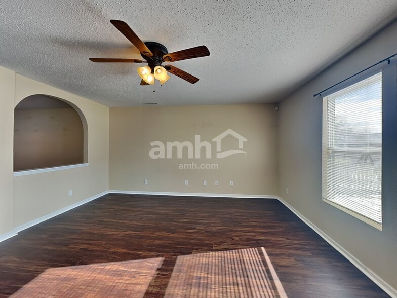 Building Photo - 1317 Central Park Dr