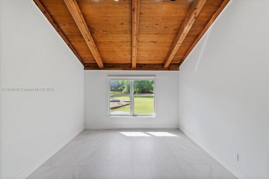 Building Photo - 8920 Crescent Dr
