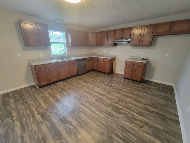 Building Photo - 30 Leah Ct 4BR/2.5BA (Hamilton)