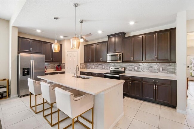 Building Photo - 13413 Palmera Vista Dr