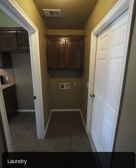 Building Photo - 233 Tecumseh Meadows Dr