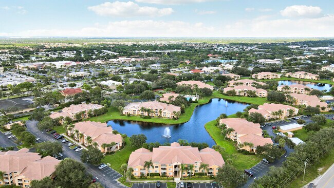 Building Photo - 131 SW Palm Dr