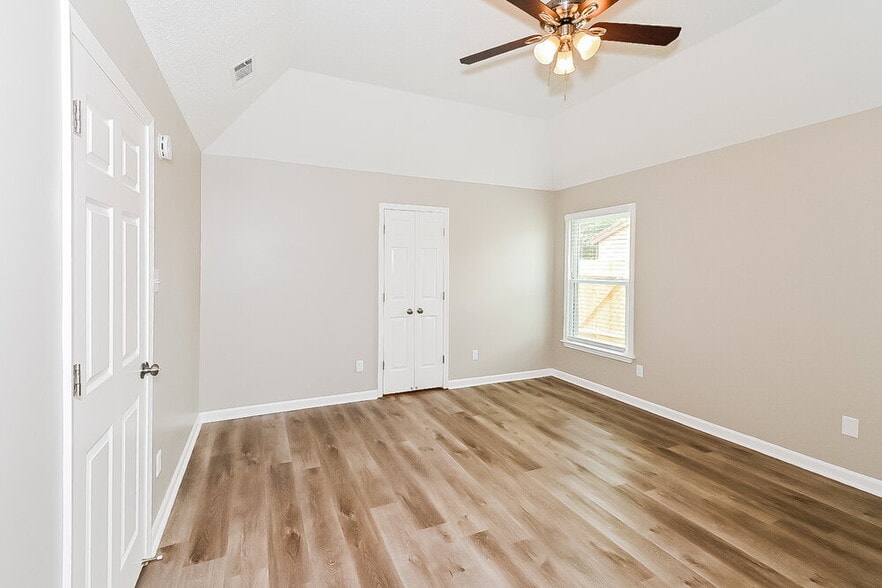 Building Photo - 5493 Kindle Creek Dr