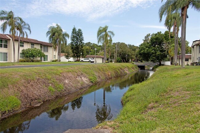 Building Photo - 1100 E Bay Dr