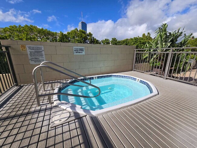 Building Photo - Fully Furnished Executive Condo Rental 2br/2ba/1pkg - Waikiki