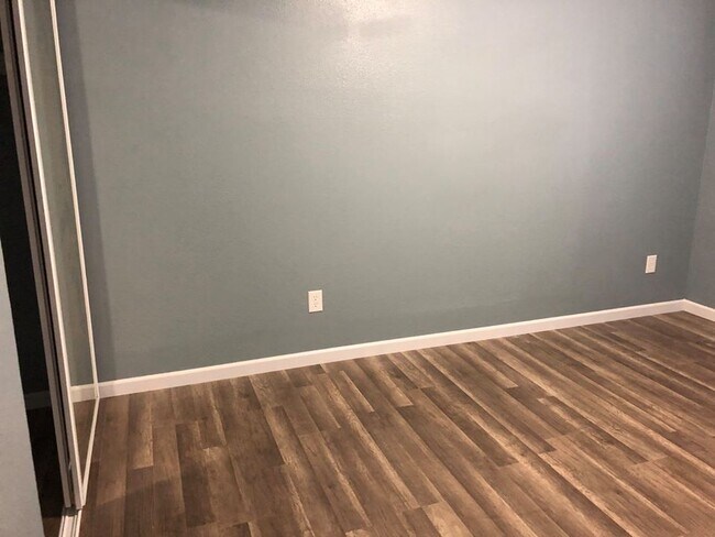 2nd room view - 219 E 36th St