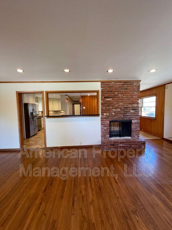 Building Photo - 5147 S Toledo Ave