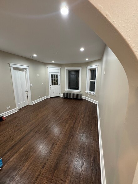 Building Photo - 2304 N Kenneth Ave