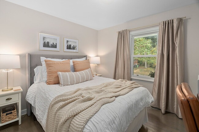 Building Photo - 3304 Glenridge Dr