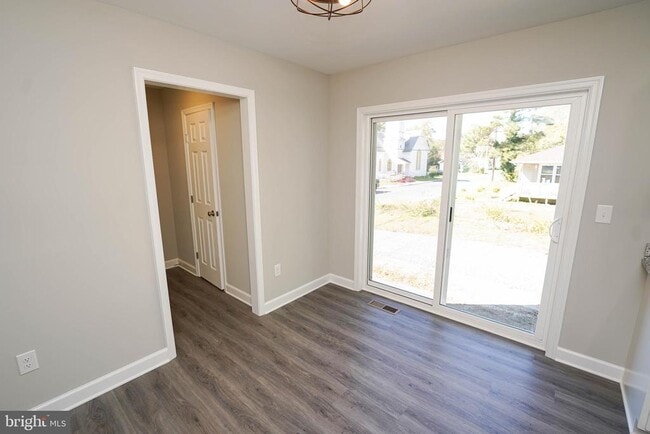 Building Photo - 621 Cedar St