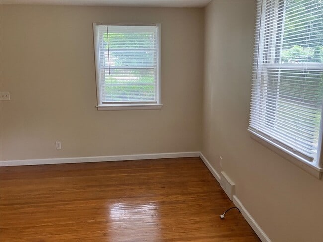 Building Photo - 50 Golf Ave