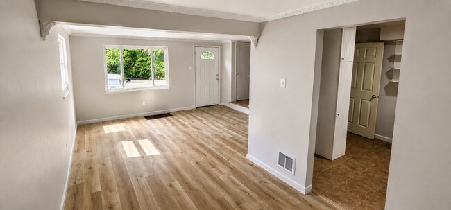 Building Photo - For Rent: Updated 2 Bedroom Townhouse in Carrick $1,400/Month