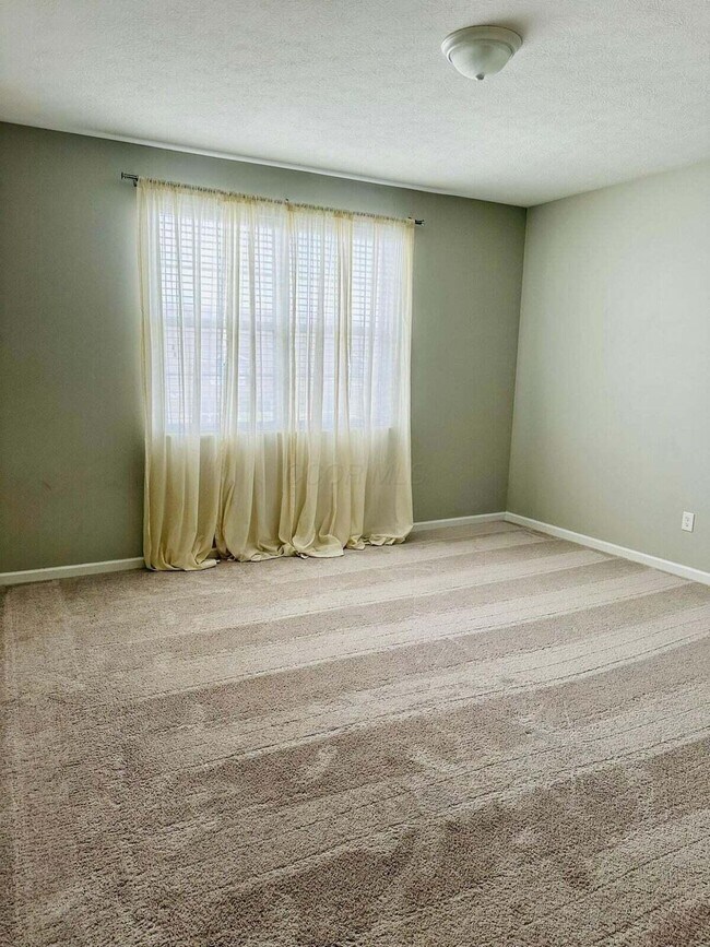 Building Photo - 3225 Rossmore Cir