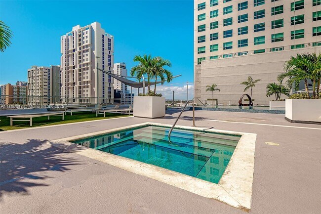 Building Photo - 690 SW 1st Ct