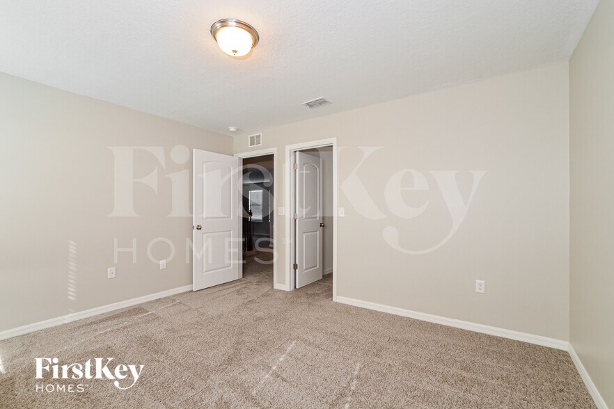 Building Photo - 607 Silverthorn Pl