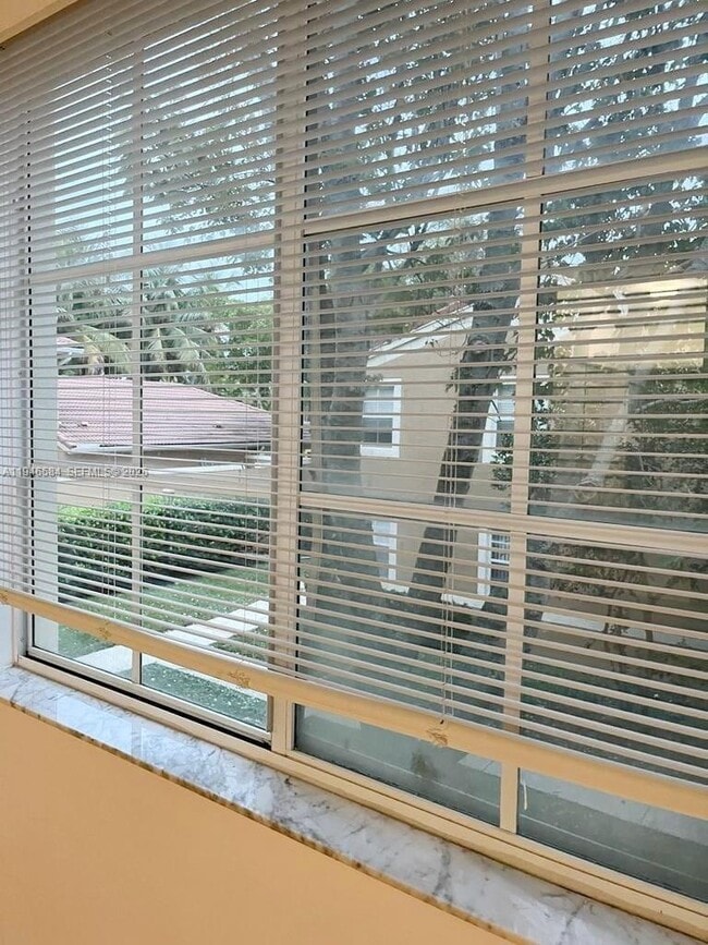 Building Photo - 7930 N Nob Hill Rd