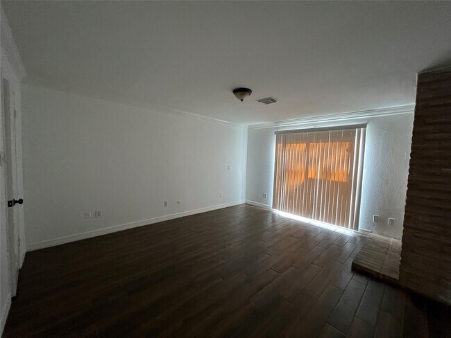 Building Photo - 15115 Corona Del Mar Dr