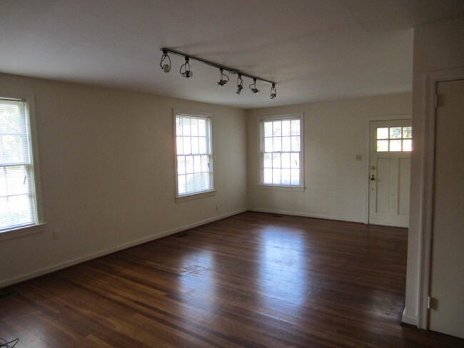 Building Photo - Close to VSU!!