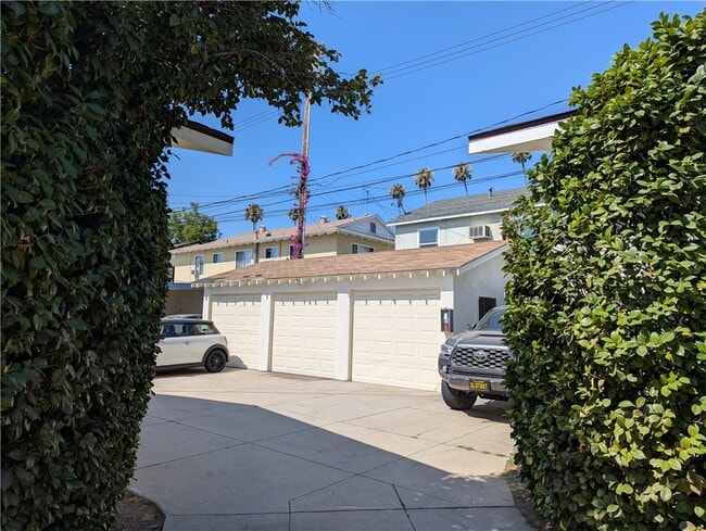 Building Photo - 127 S Olive Ave