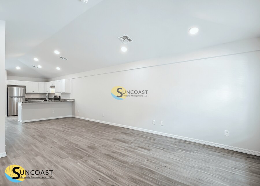 Building Photo - 936 S Apopka Ave