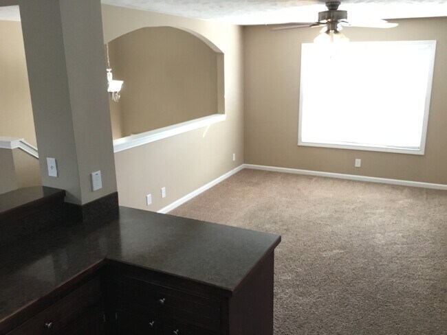 Building Photo - 3 Bedroom 2 1/2 Bath Pet Friendly Home For Rent!