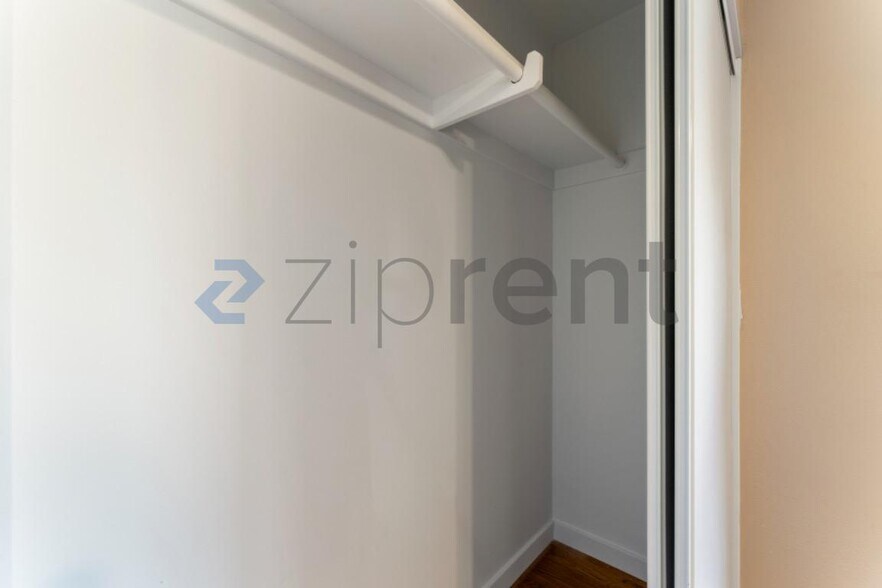 Building Photo - Unit