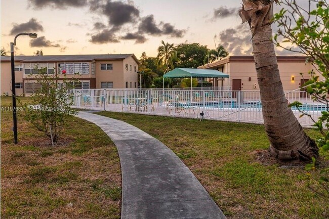 Building Photo - 7300 NW 4th Pl