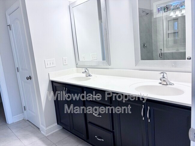 Building Photo - 1309 Little Hills Dr