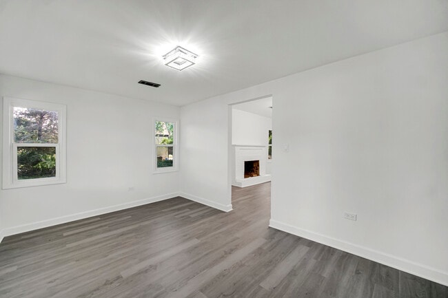 Building Photo - 34904 N Carvis Dr