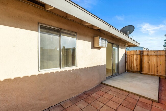 Building Photo - Garden Grove