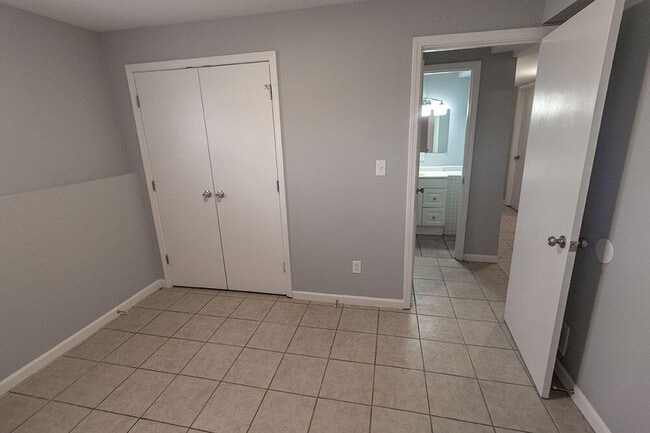 Building Photo - 706 Demaret Dr