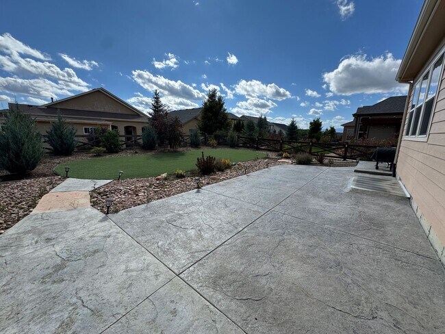 Building Photo - Stunning 4 Bed / 3 Bath Home Nested in Banning Lewis Ranch!