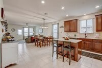 Building Photo - 165 Pivot Dr