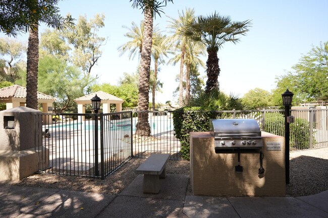 Building Photo - 4925 E Desert Cove Ave