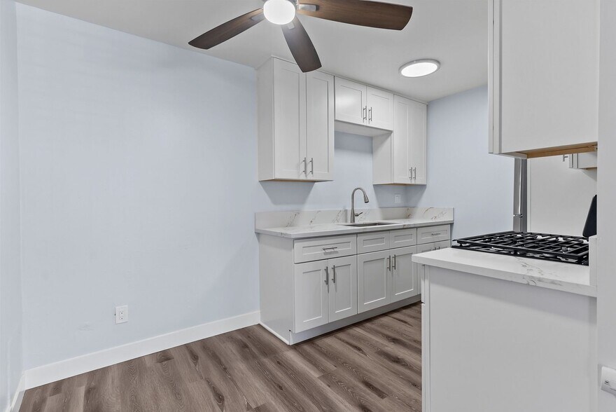 Building Photo - 1804 W 78th St