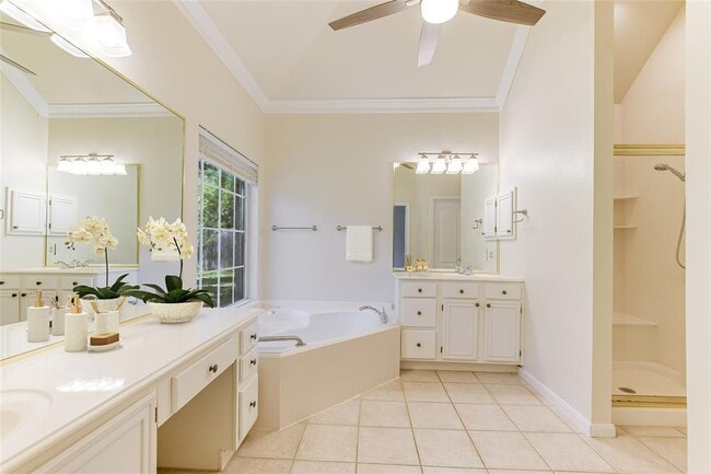 Building Photo - 10030 Estancia Ln