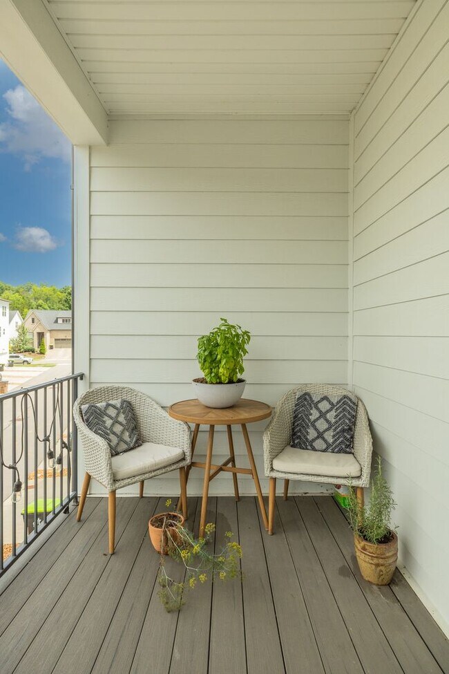 Building Photo - Townhome For Lease